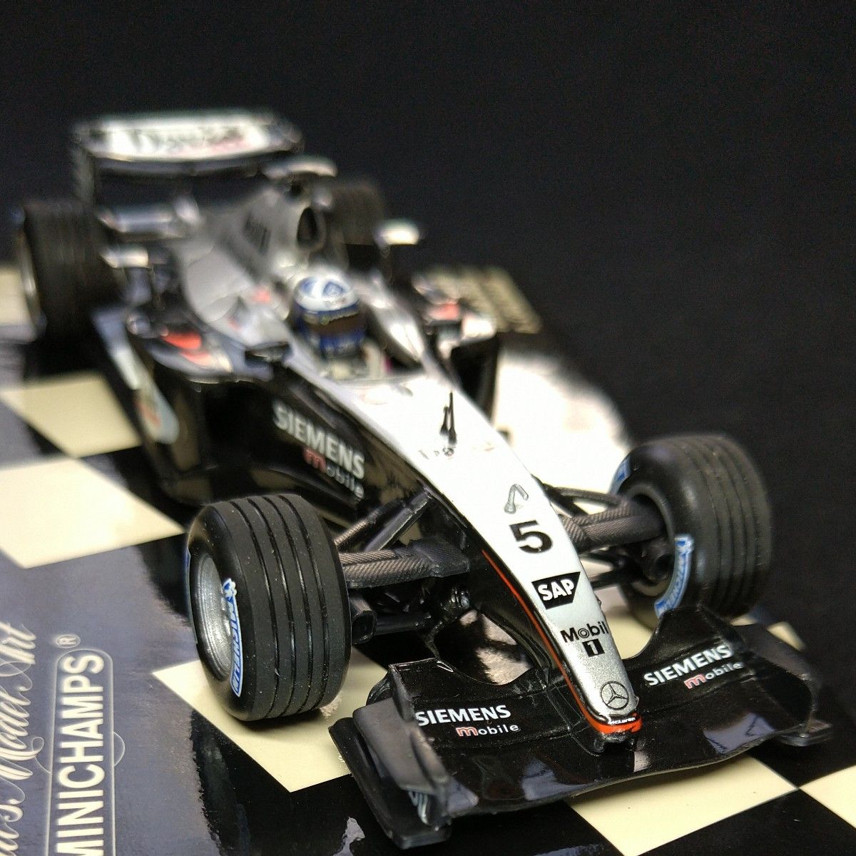 ミニカー 1/43  ミニチャンプス McLAREN MERCEDES MP4/18 TESTCAR D.COULTHARD 03