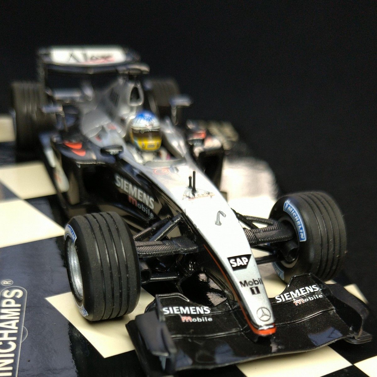 ミニカー 1/43  ミニチャンプス McLAREN MERCEDES MP4/18 TESTCAR A.WURZ 2003