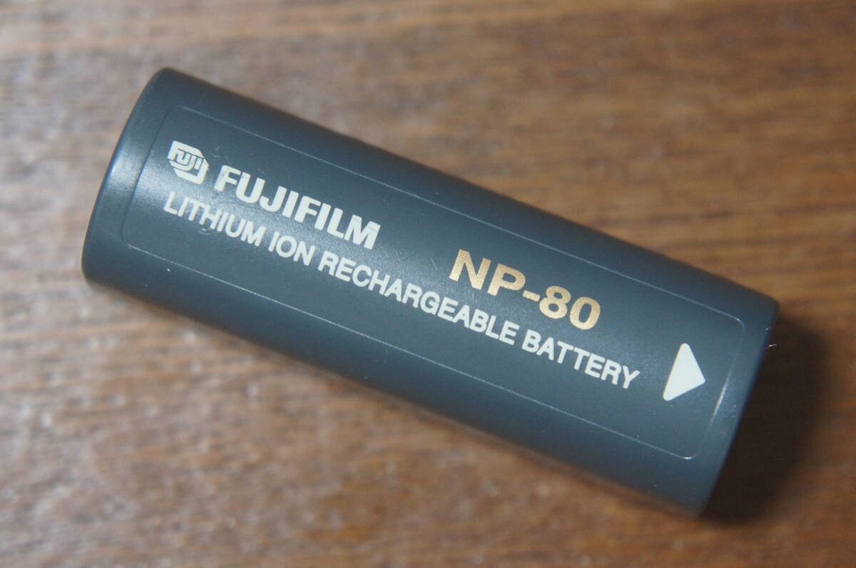 FUJIFILM NP-80 デジタルカメラ用純正バッテリーパック 動作未確認 [F5783]_画像1