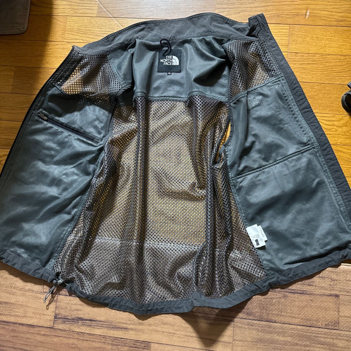 ノースフェイス THE NORTH FACE ベスト メンズXL 中古 メッシュベスト チャコールグレー メッシュベスト 登山 キャンプ アウトドア_画像7