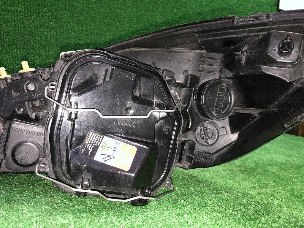 * Volvo C30 YV1MK434 left right head light set postage size [M]