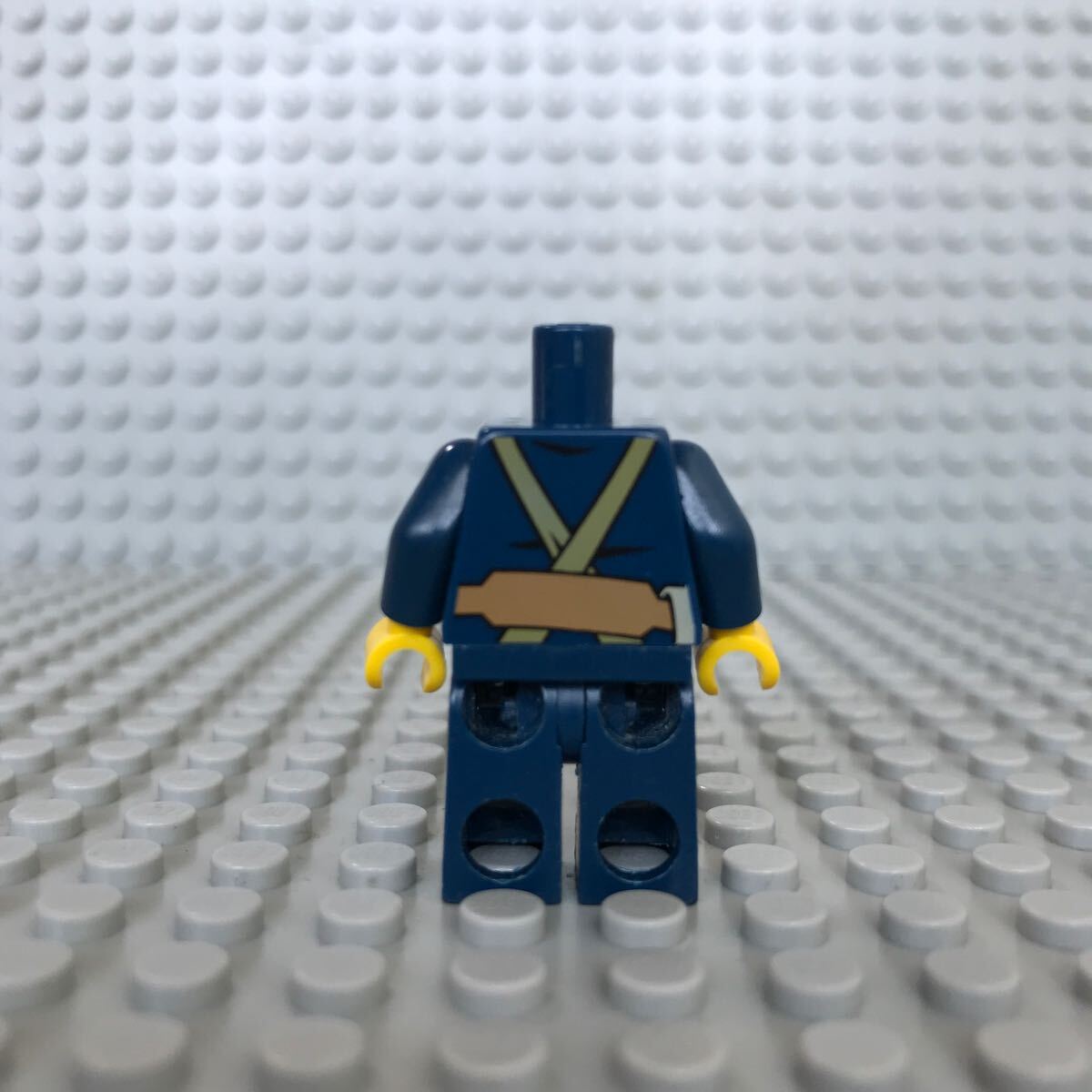 （L201）LEGO レゴ ミニフィグ 正規品 フィギュア トルソー ボディ 体 足の画像2