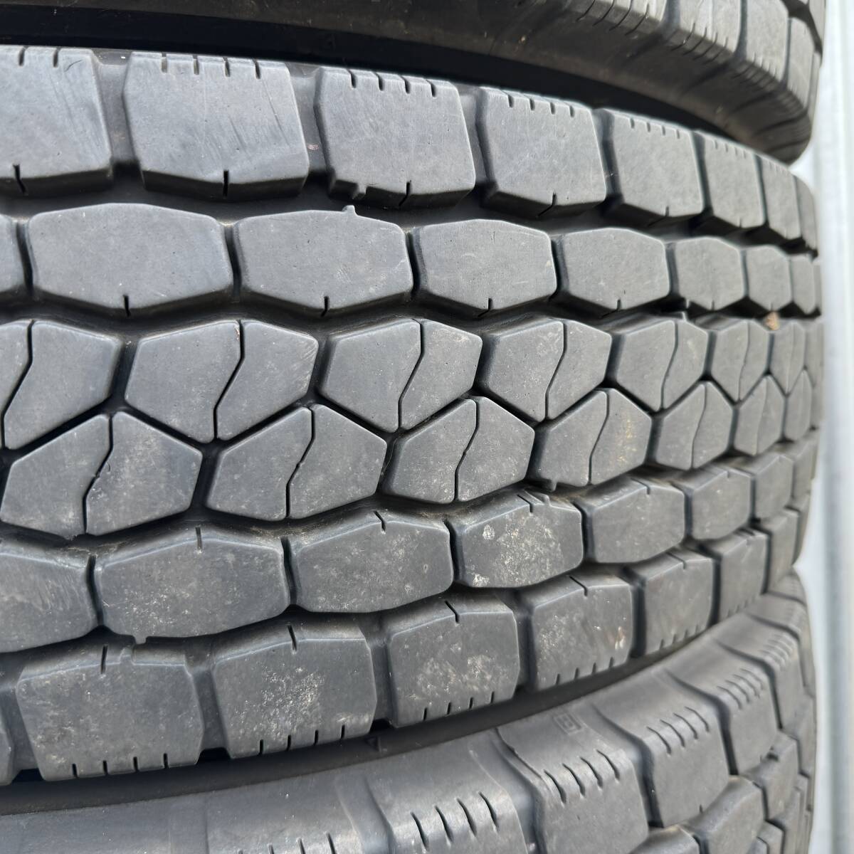 送料無料 スーパーバリ山★ 225/90R17.5 127/125L ブリヂストン M800 6本セット ミックス 4トン車 増トン ユニックの画像3