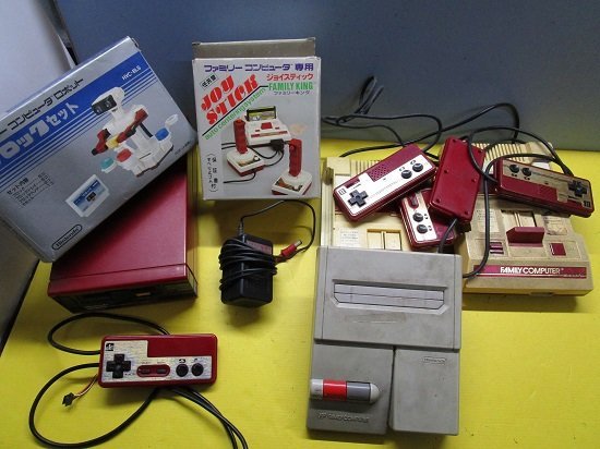 ■【ジャンク】　ニューファミコン ・ ディスクシステム 他　　　動作未確認　　　_画像1