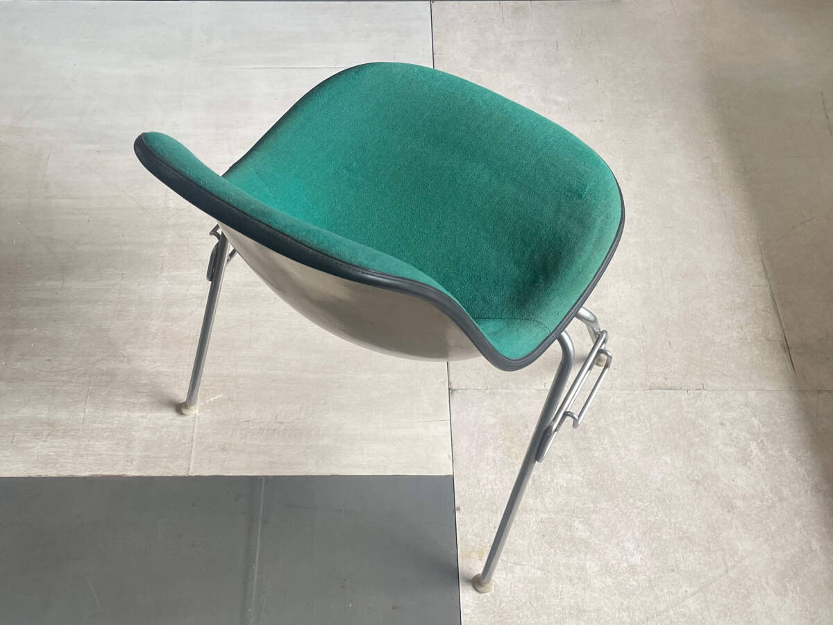 [7661C] Herman Miller Side shell chair FRP スタッキング ベース イームズ Charles Ray Eames ヴィンテージ サイドシェルチェア ナロー_画像4