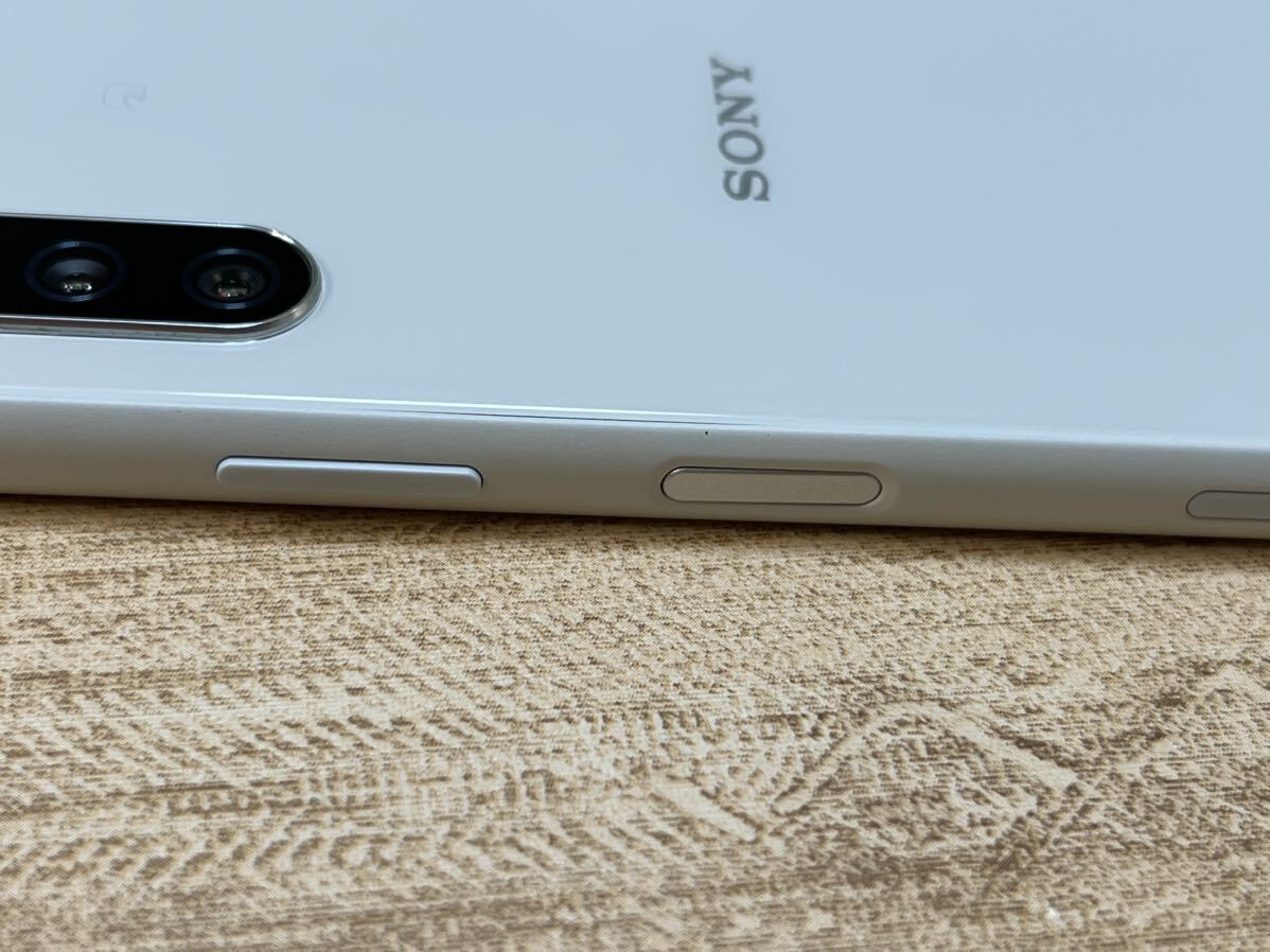 美品 docomo SIMロック解除済み SONY Xperia 10 III 128GB SO-52B ホワイト _画像8