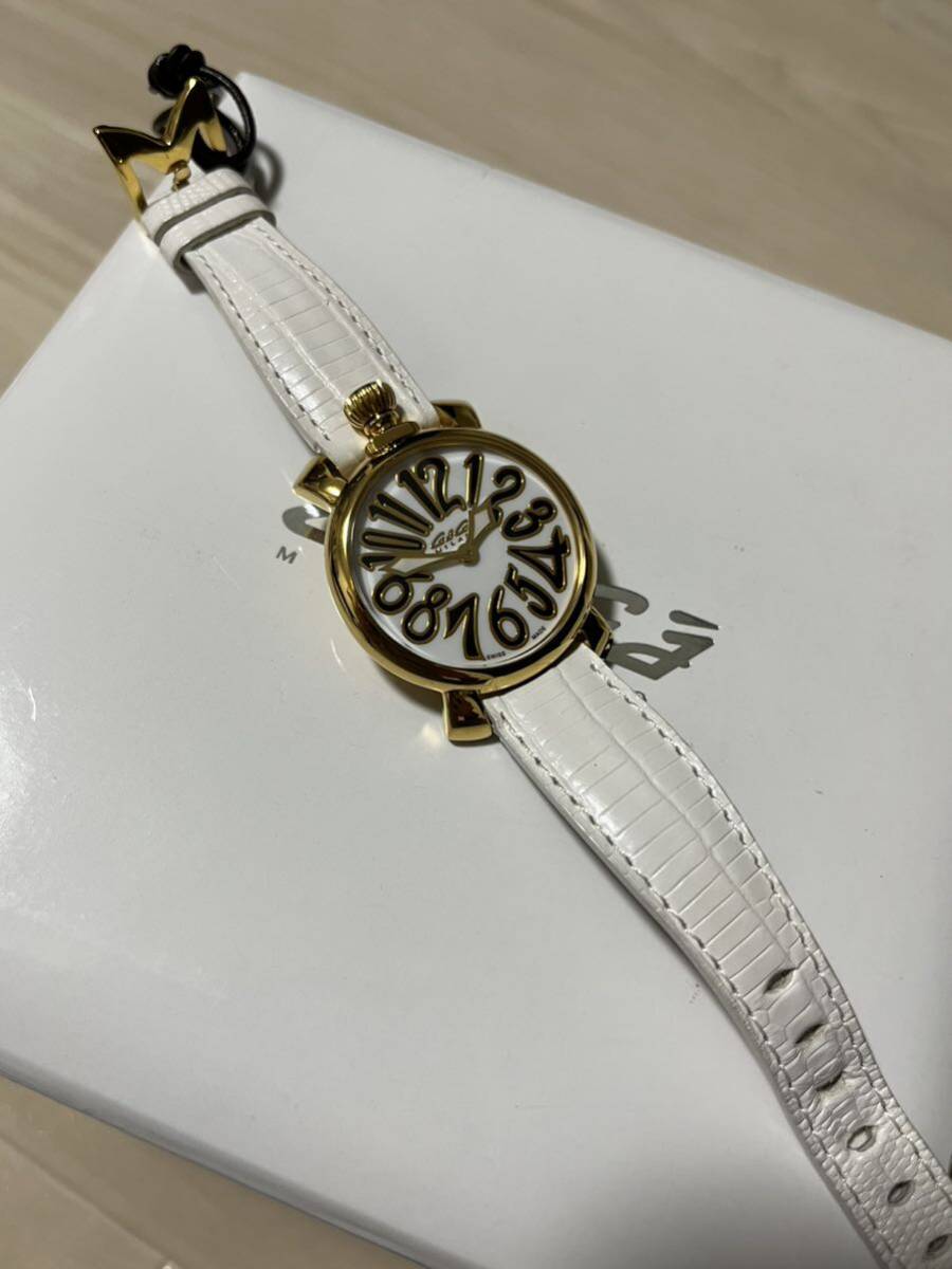 新品 GaGaMILANO ガガミラノ MANUALE 35 マヌアーレ GOLD PLATED 腕時計 6023 クオーツ アナログ ラウンド ゴールド ホワイト コレクションの画像3