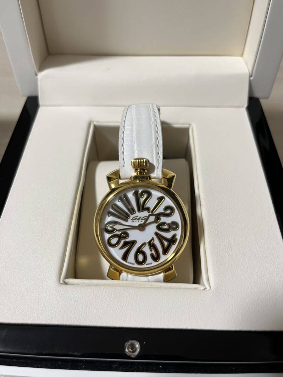 新品 GaGaMILANO ガガミラノ MANUALE 35 マヌアーレ GOLD PLATED 腕時計 6023 クオーツ アナログ ラウンド ゴールド ホワイト コレクションの画像2