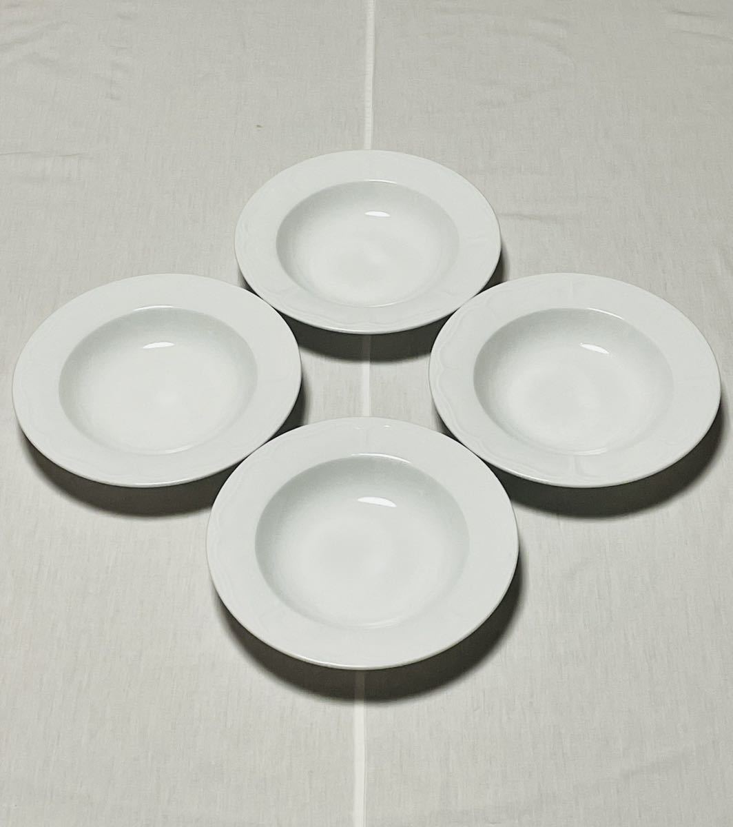 アメリカブランド ミカサのフォーマル白に彫刻がデザインされたパスタ、スープ皿4枚_画像3