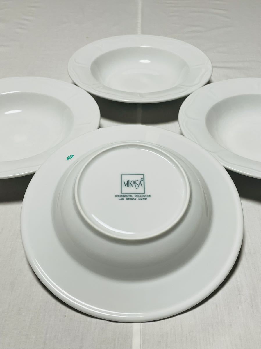 アメリカブランド ミカサのフォーマル白に彫刻がデザインされたパスタ、スープ皿4枚_画像4