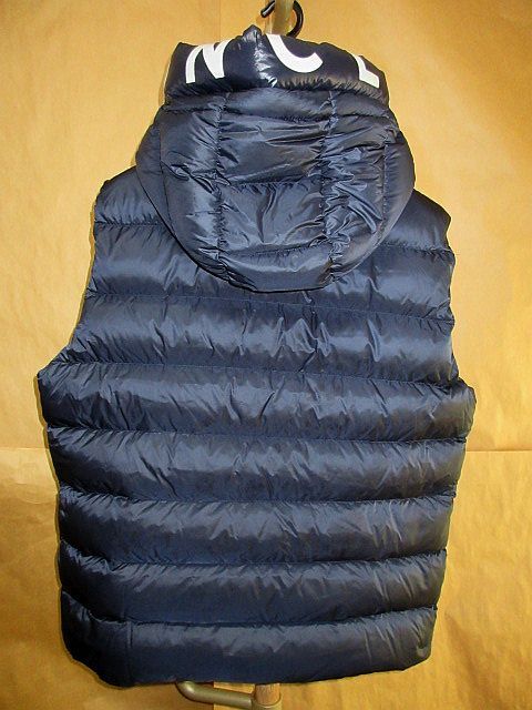 モンクレール  MONCLER  21AW MONTREUIL  フード ロゴ ワッペン ダウン ベスト ネイビー 5 国内正規品の画像2