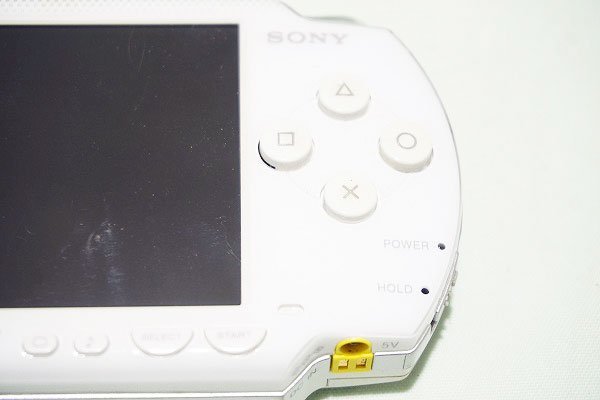 【質Banana】ジャンク品!!! SONY/ソニー ポータブルゲーム機 PSP1000 ホワイト 部品取りに♪.。.:*・゜_画像2