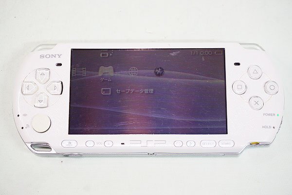【質Banana】ジャンク品!!! SONY/ソニー ポータブルゲーム機 PSP3000 ホワイト 4GBメモリーカード付 部品取りに♪.。.:*・゜①_画像1