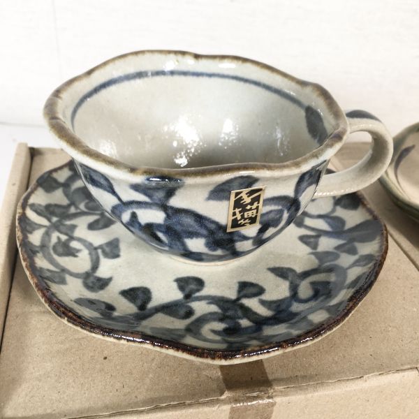 [ unused goods /2 customer set ]. right e. Sanyo ceramics dragon . mountain cup & saucer coffee cup hand .. blue and white ceramics octopus Tang . Oribe flower coveralls 