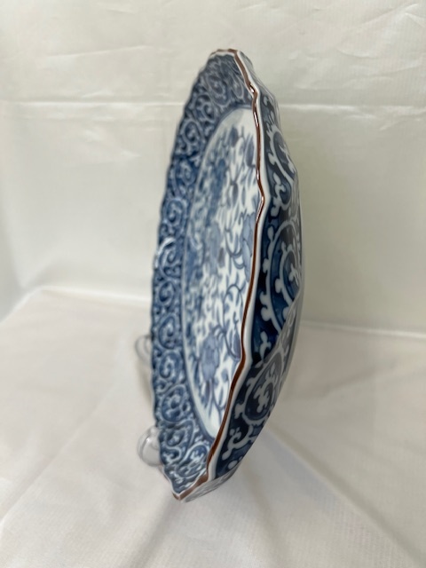 三洋陶器 龍峰窯 オードブル皿 染付唐草花 大皿 和食器 直径約36.3cm 箱付 RM001の画像3