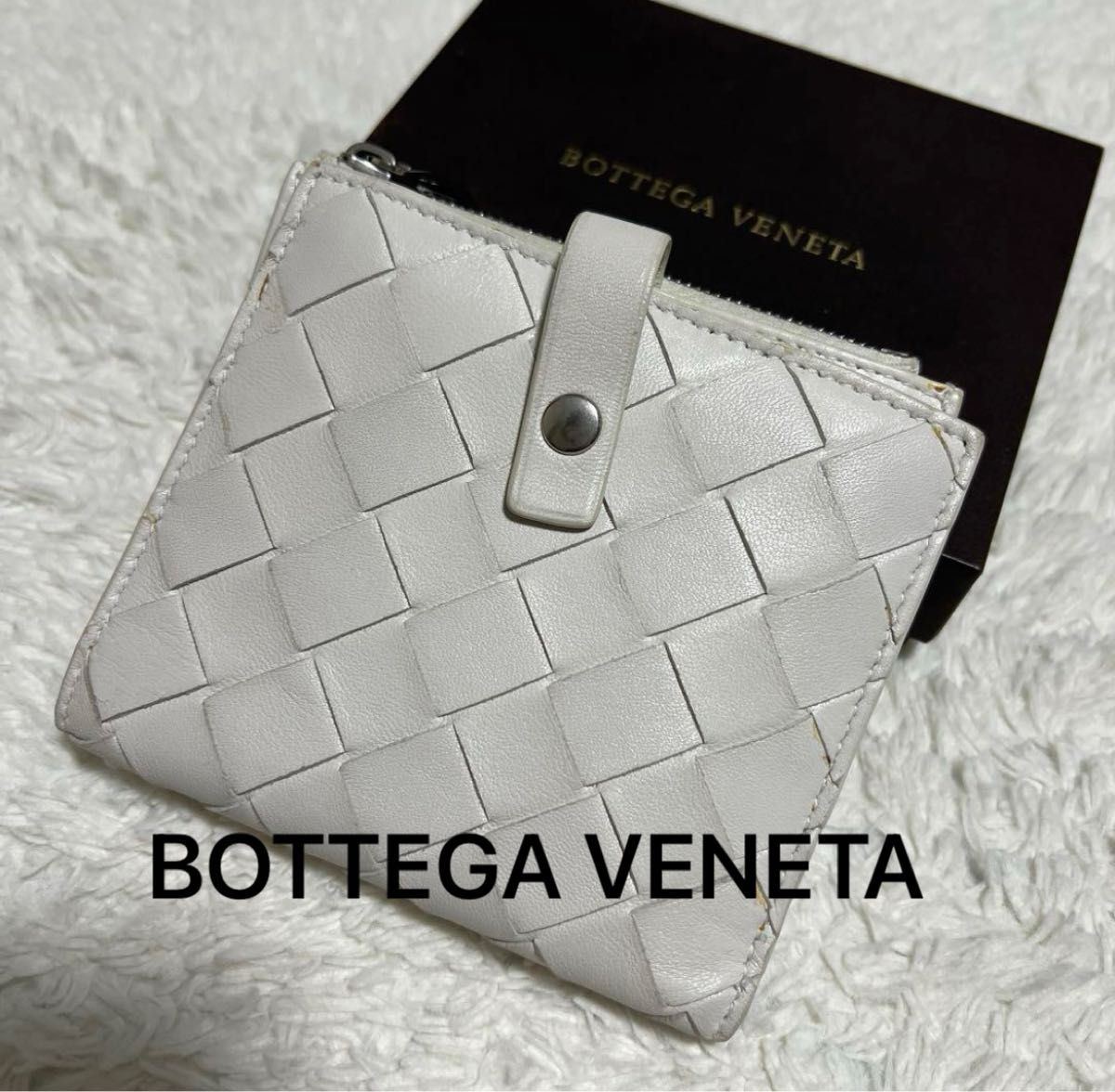 綺麗！BOTTEGA VENETA ボッテガヴェネタ マキシイントレチャート 折財布 二つ折り財布 オフホワイト 白系