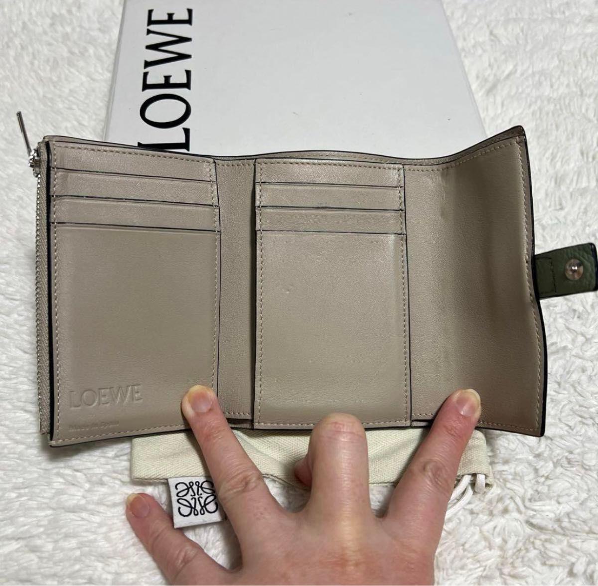 綺麗 LOEWE ロエベ カーフ ローズマリー・タン 三つ折り財布 折 綺麗 LOEWE ロエベ カーフ ローズマリー・タン 三つ折り財布 折