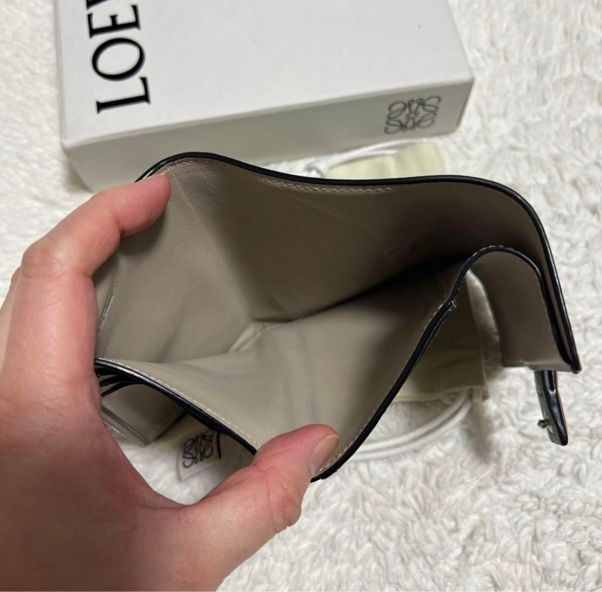 綺麗 LOEWE ロエベ カーフ ローズマリー・タン 三つ折り財布 折 綺麗 LOEWE ロエベ カーフ ローズマリー・タン 三つ折り財布 折