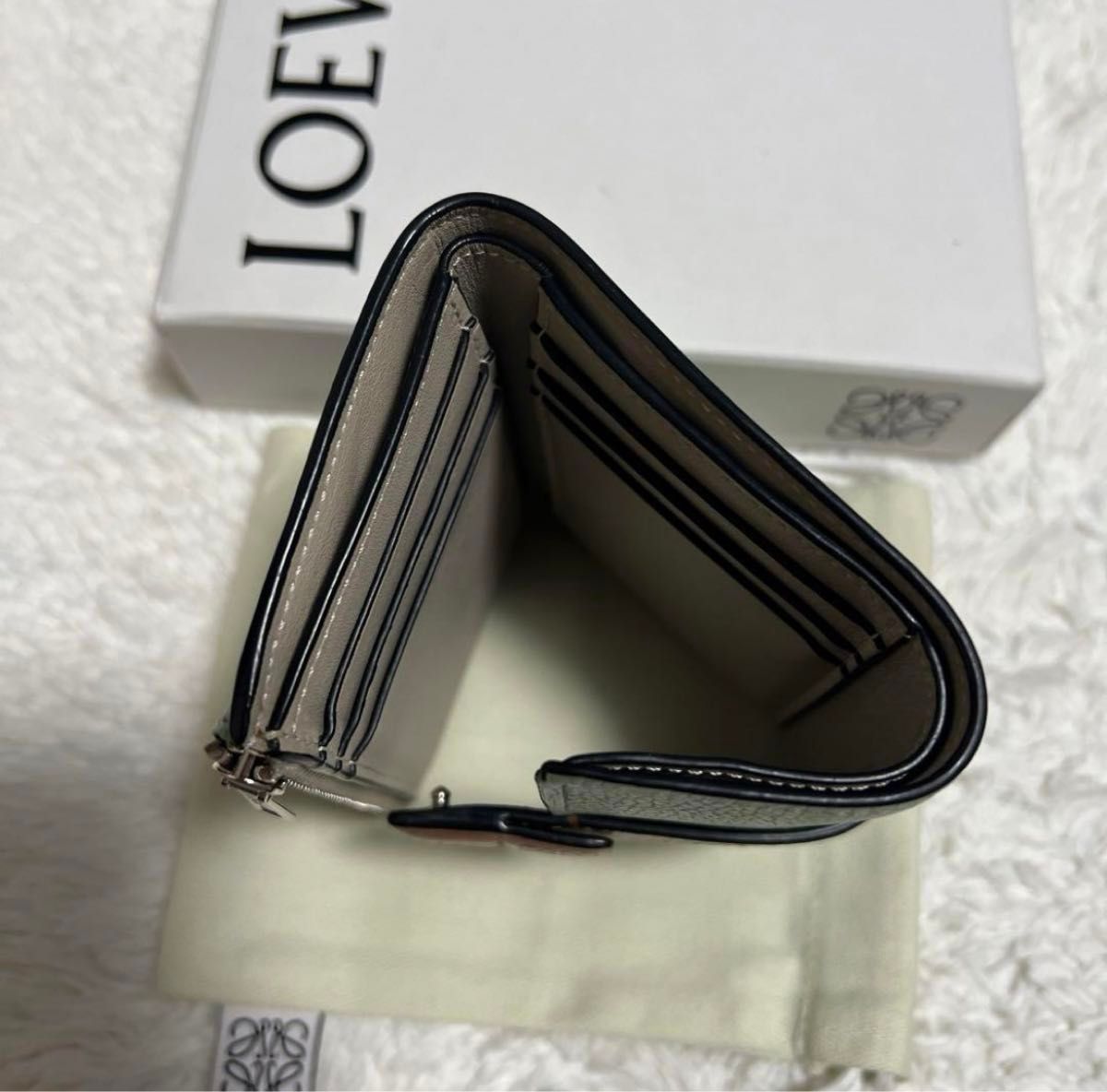 綺麗 LOEWE ロエベ カーフ ローズマリー・タン 三つ折り財布 折 綺麗 LOEWE ロエベ カーフ ローズマリー・タン 三つ折り財布 折