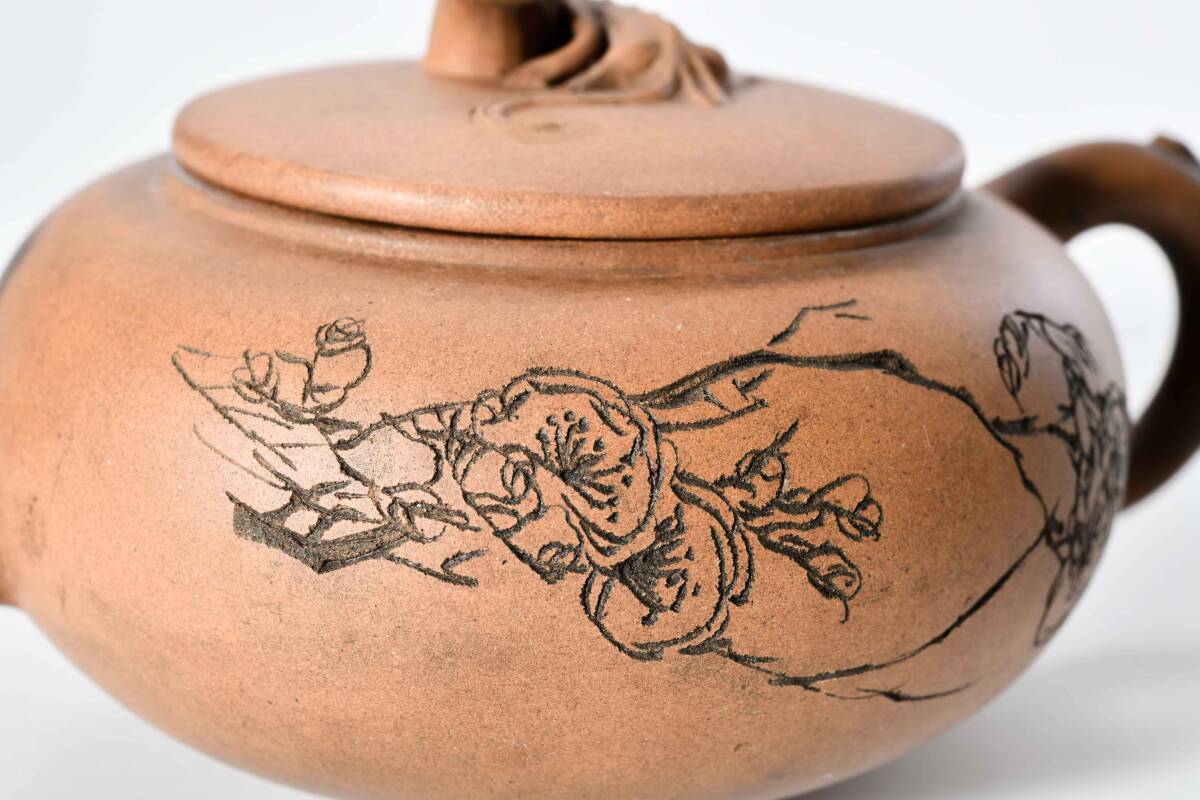 中国古玩 段泥急須 茶壺 刻花卉文 煎茶道具 蓋在銘 鉄画軒製 獣形 在銘 唐物 kjg61180_画像5