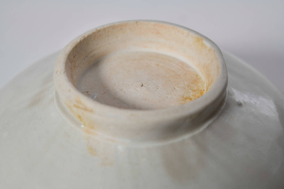 中国美術 時代物 白磁 定窯 陰刻 鳳凰花卉文碗 一対・2点セット・茶碗・唐物 br10222の画像9
