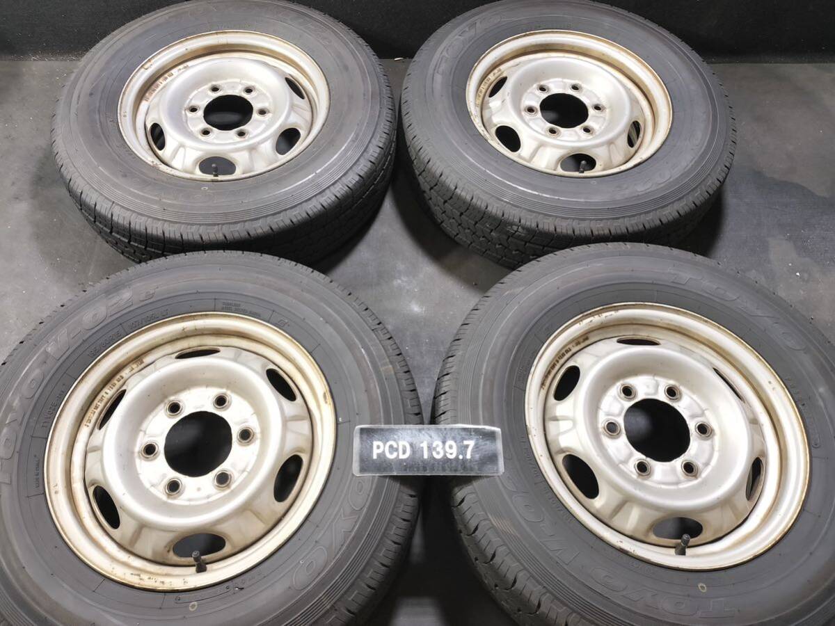  195/80R15 107/105 LT TOYO V-02E 2023年 ハイエース レジアス キャラバン NV350 9分山 溝アリ 139.7-6H _画像1