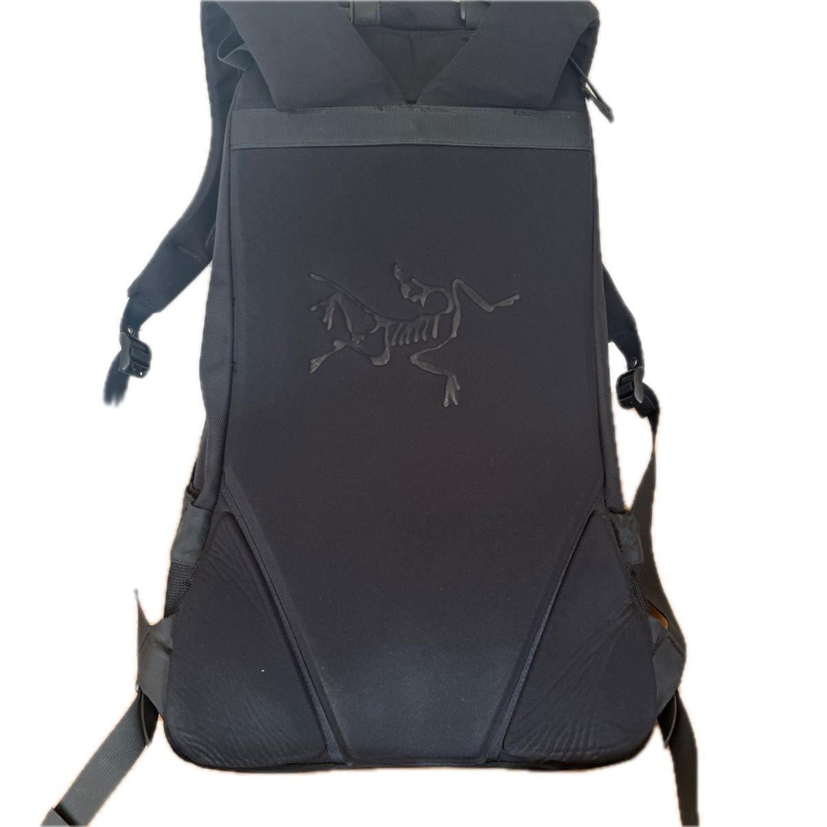 【お値下げしました！】アークテリクス アロー22 リュック アークテリクスの「アロー 22」が都市の街並みにも調和する理由