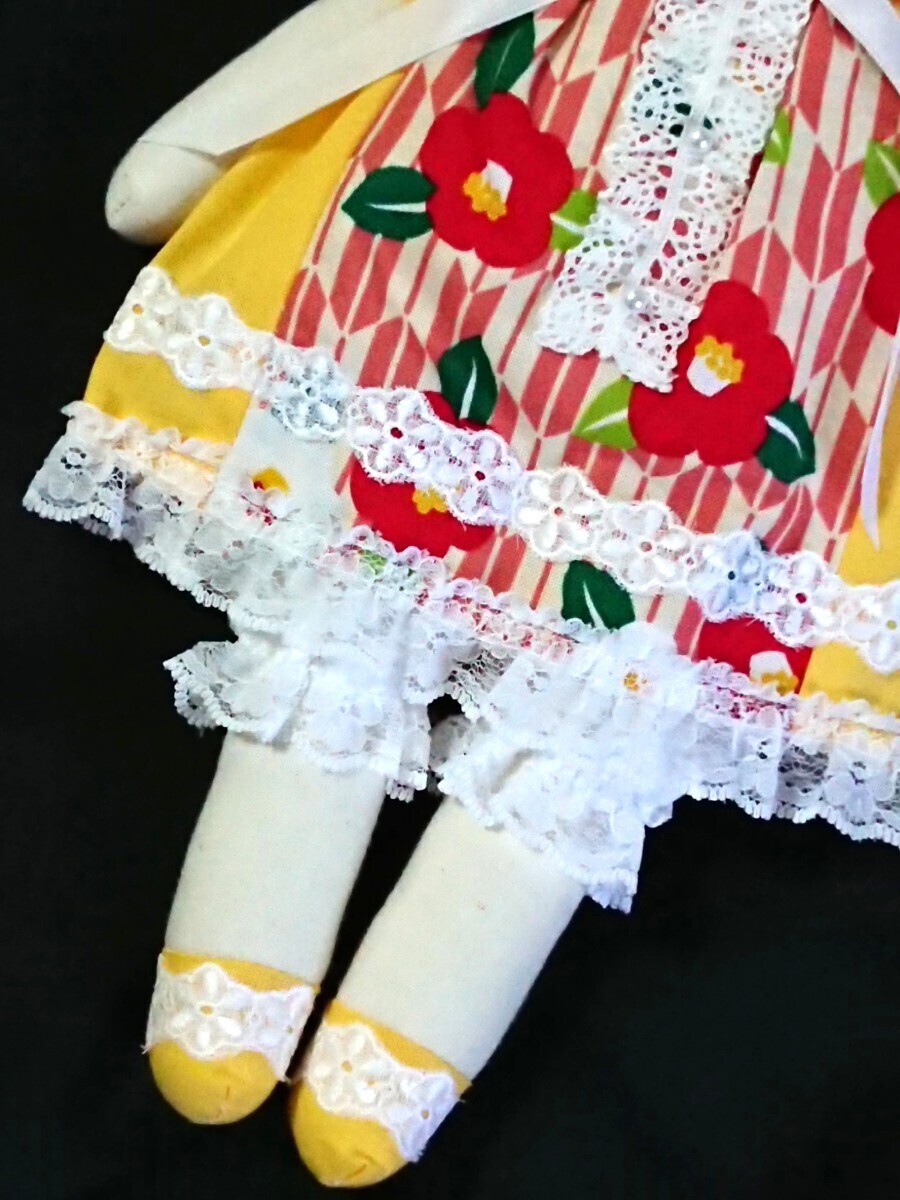 昭和レトロ風、手作り文化人形。ハンドメイドドール。黄色、黒髪、和柄、白レース。新品。の画像4