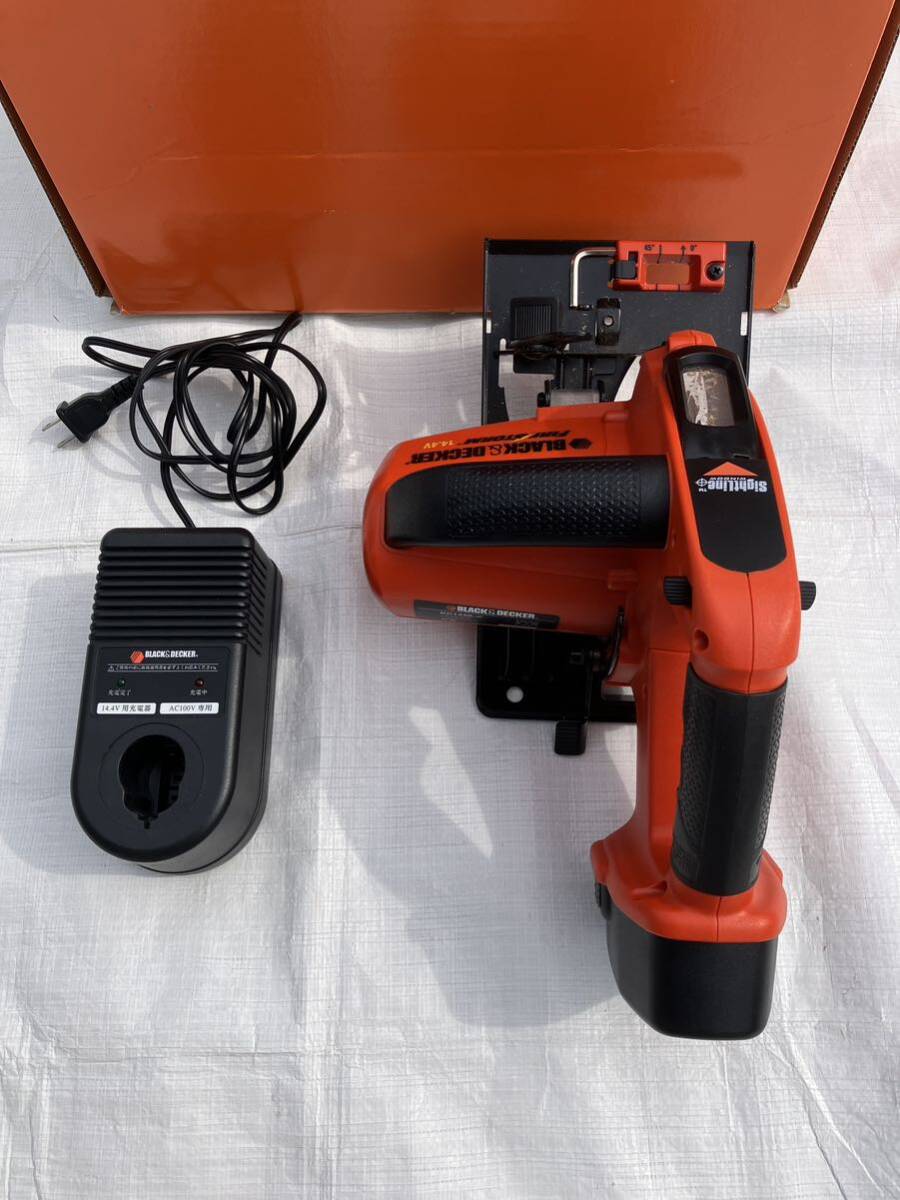 BLACK&DECKER ブラックアンドデッカー 充電式丸ノコ 丸のこ KC1440 14.4V KC1440-JP 135mm 木工用 充電器 CD632 箱付 mc695_画像4