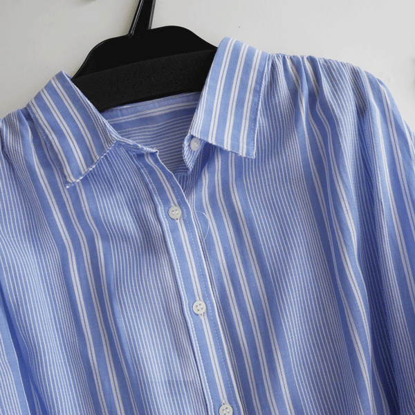 新品■アメリカンホリック■羽織りにも！軽く柔らか ストライプ柄ショルダーギャザーシャツ ブルーLの画像4