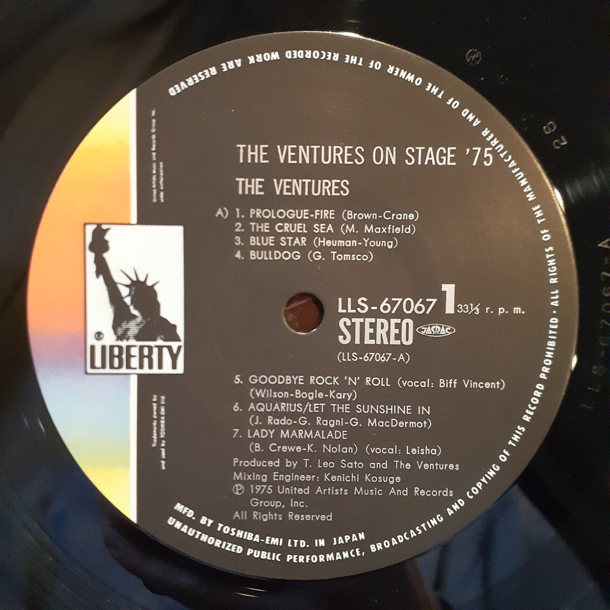 ベンチャーズ オン・ステージ'75(THE VENTURES ON STAGE'75) /2LP/LIBERTY / LLS-67067~68) 日本盤 /加山雄三,君といつまでも_画像2