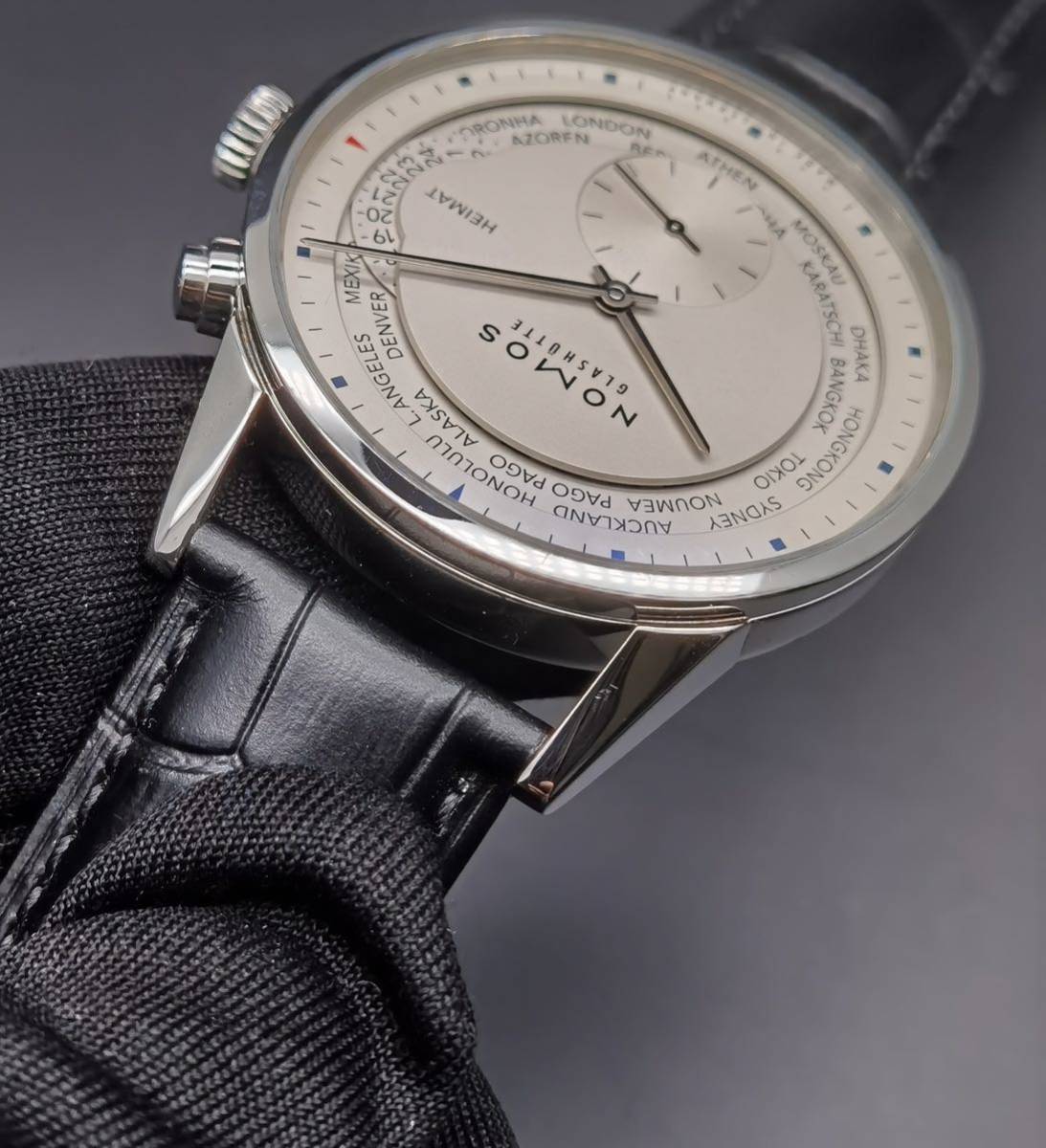 中古美品 付属品あり ノモス NOMOS チューリッヒ ワールドタイマー ZR1X4W2 シルバー GMT スモールセコンド SS メンズ 自動巻き 腕時計_画像8