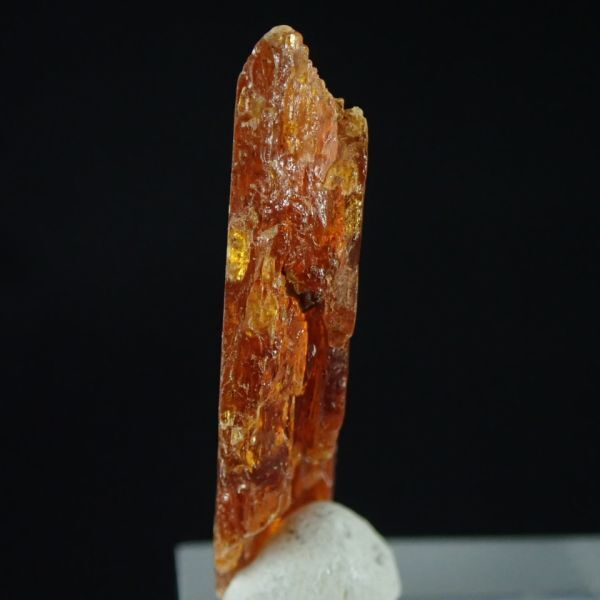 オレンジ カイヤナイト 原石 3.9g サイズ約27mm×14mm×5mm マダガスカル トゥリアラ州産 kgt354 天然石 鉱物 パワーストーン_画像5