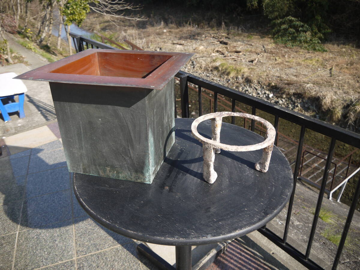 [A40303] 茶道具 銅落とし 炉壇 風炉 囲炉裏 置炉 茶室 炭道具 金属工芸 五徳付き