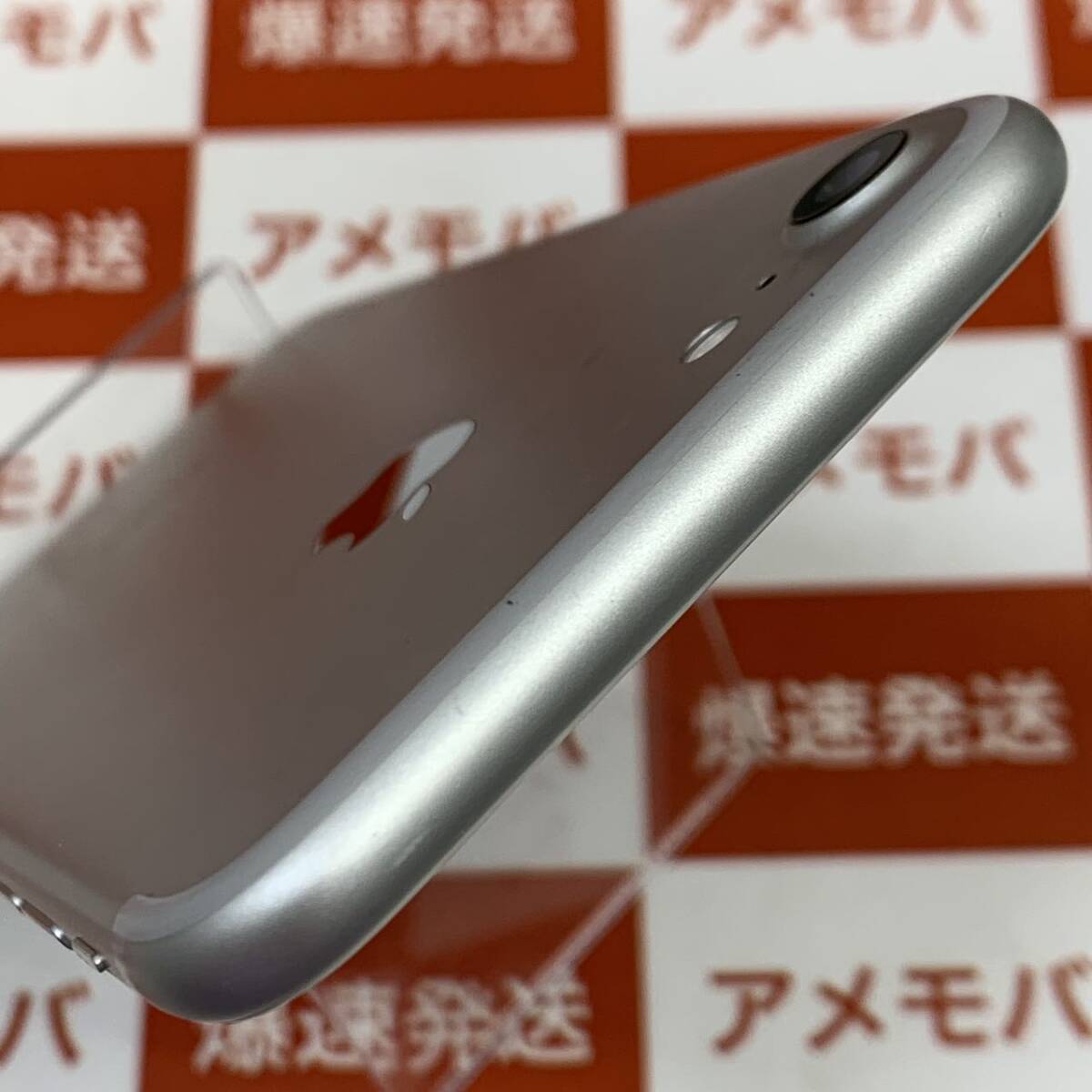 爆速発送 ジャンク品 iPhone7 128GB docomo版SIMフリー シルバー 本体のみ MNCL2J/A 画面に欠け、アクティベーションロックかかっている_画像3