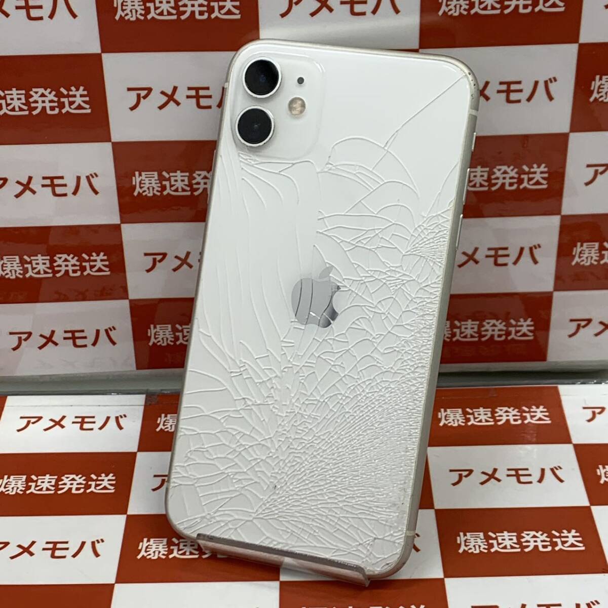 爆速発送 ジャンク品 iPhone11 64GB docomo版SIMフリー ホワイト 箱のみ MWLU2J/A 液晶不良、水没、背面に割れの画像2