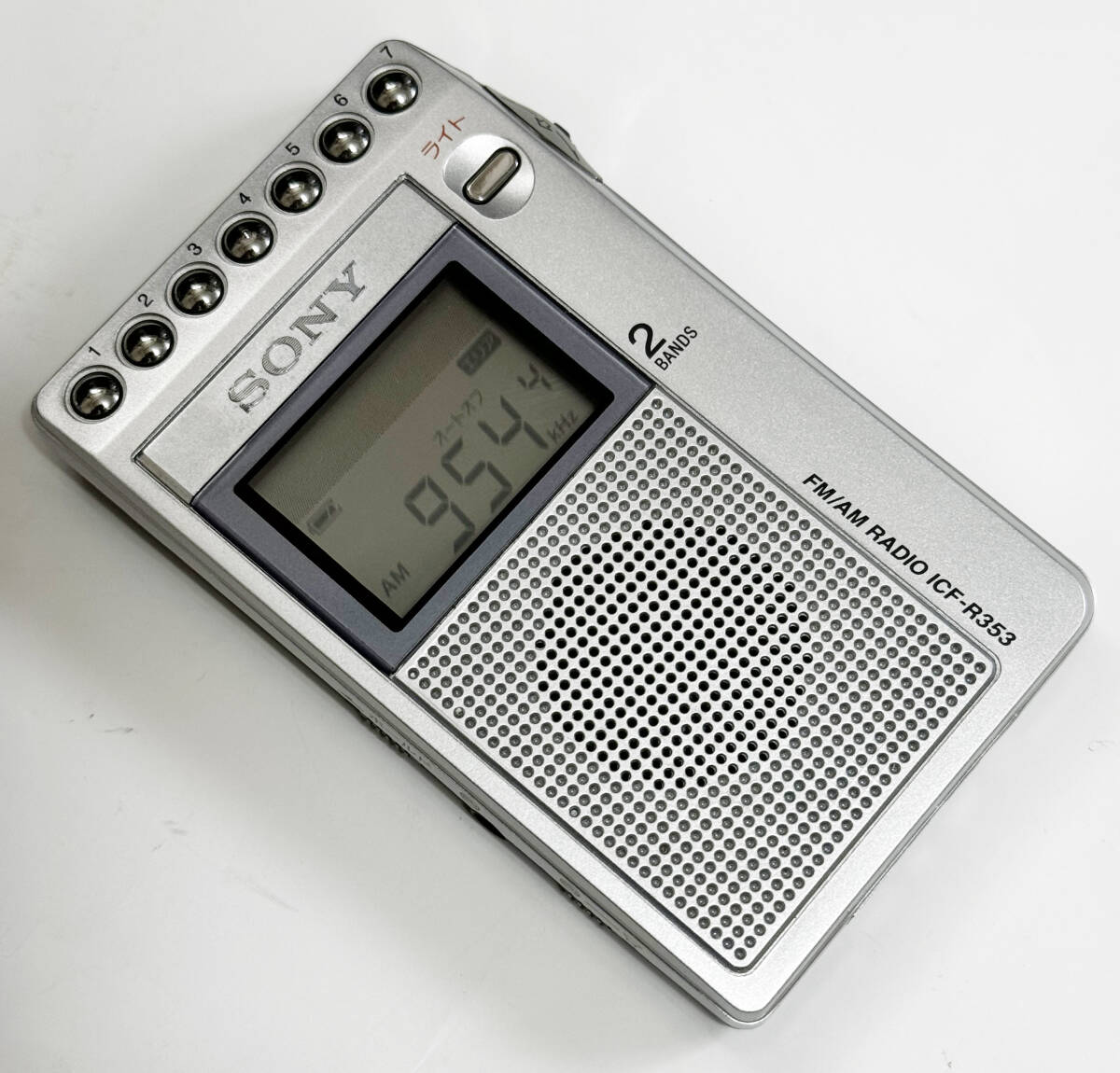 中古実用品　ソニーポータブルラジオ　ICF-R353 FM/AM RADIO　2BANDS_画像2