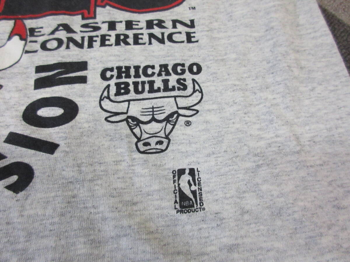 90s シカゴブルズ Tシャツ L USA製 ARTEX コピーライト NBA Bulls フーディー パーカ ヴィンテージ ロンT 長袖 前Vガゼット カットソー_画像9