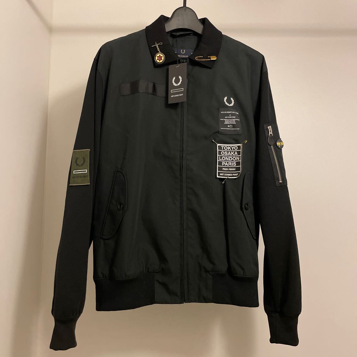 valuable tag equipped FRED PERRY ART COMES FIRST ACF is Lynn valuable tag equipped FRED PERRY ART COMES FIRST ACF is Lynn