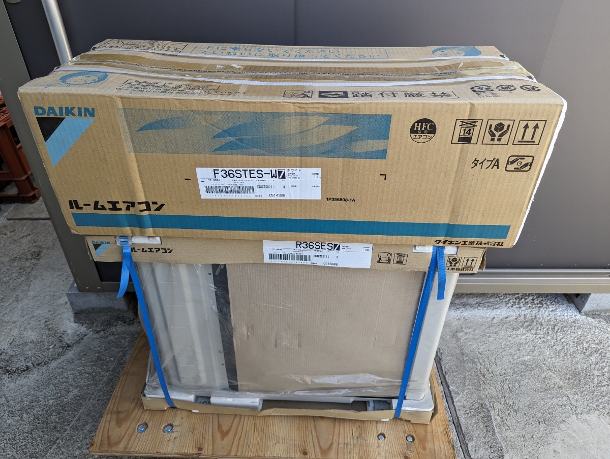  unused Daikin room air conditioner inside machine F36TES-W out machine R36SES box pain goods 