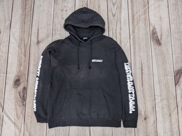 20．USA製 STUSSY ステューシー プリント 袖ロゴ サン フェード カラー スウェット パーカー プルオーバー フーディー メンズL 黒白y908_画像3