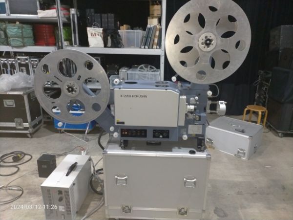 【美品 動作確認動画あり 6000フィート対応 ポータブル】完動品HOKUSHIN X-2200 XENON 16mm PROJECTOR 映写機 北辰 ホクシン クセノンの画像1