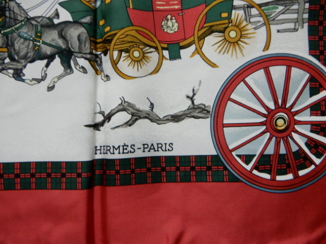 【正規品】　HERMES　エルメス　シルクスカーフ　大判：約88cm×88cm　赤系　馬車　ケース付き　e-260_画像4