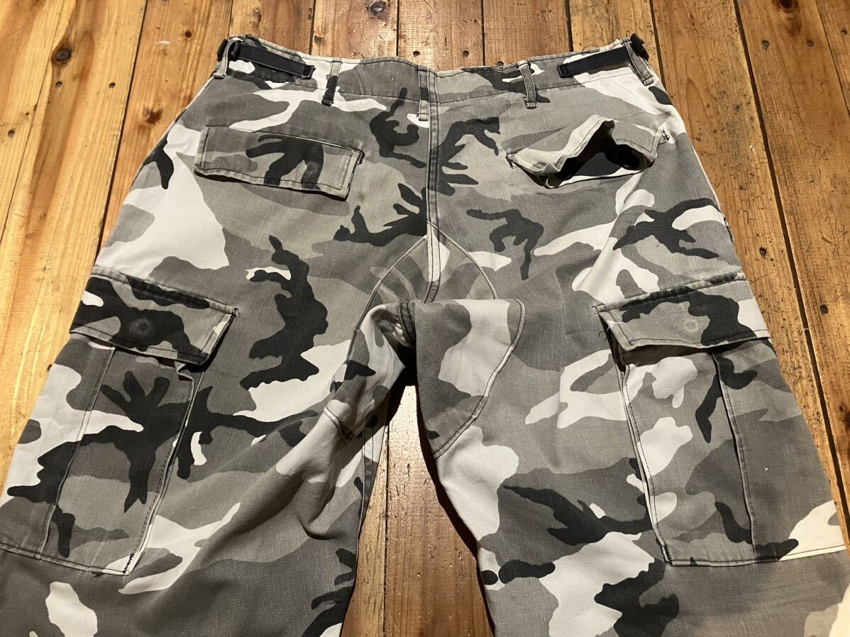  the US armed forces the truth thing USA import M-R cargo pants wood Land 100 jpy start selling out old clothes army bread military pants camouflage 94 year made white black 