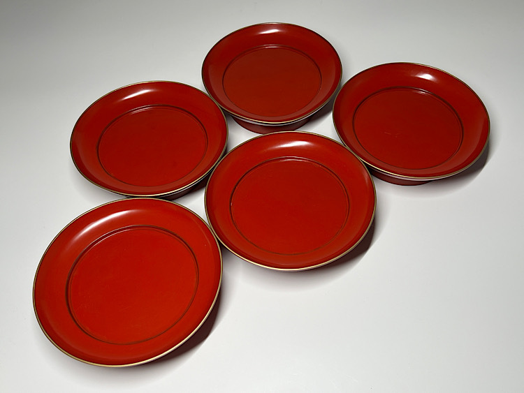 【瑞】木製朱塗り高台皿５枚セット　径：１３．８ｃｍ_画像1