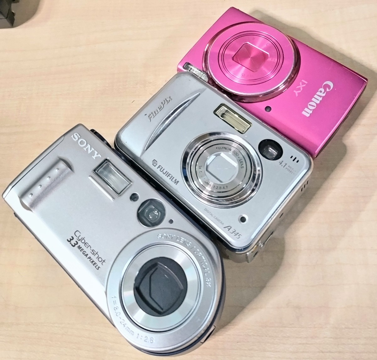 デジカメ ジャンク Canon キャノン IXY 140 富士フィルム ファインピクス A345 SONY DSC-P1 動作未確認 現状渡し品_画像1