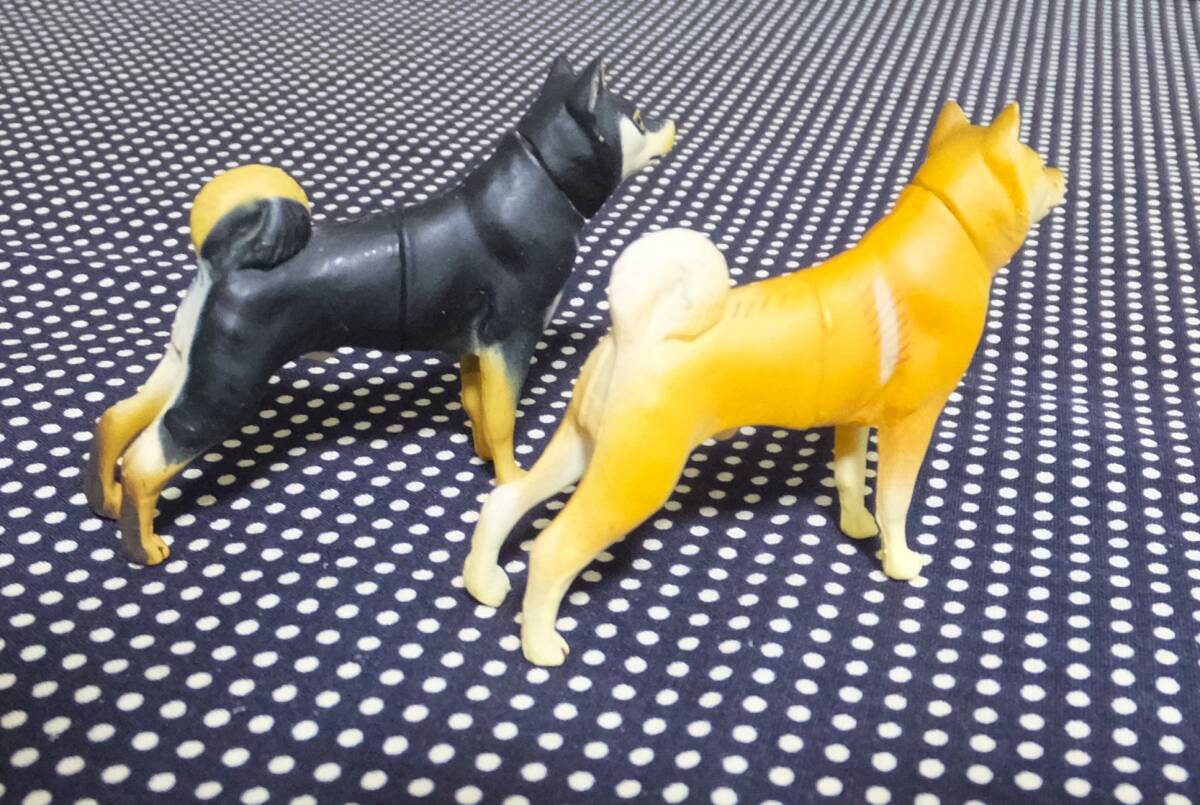 *2 piece set . dog Kaiyodo figure Japan dog ........ red . black . legume .siba dog ....shibainu natural memory thing Akita dog pet dog 