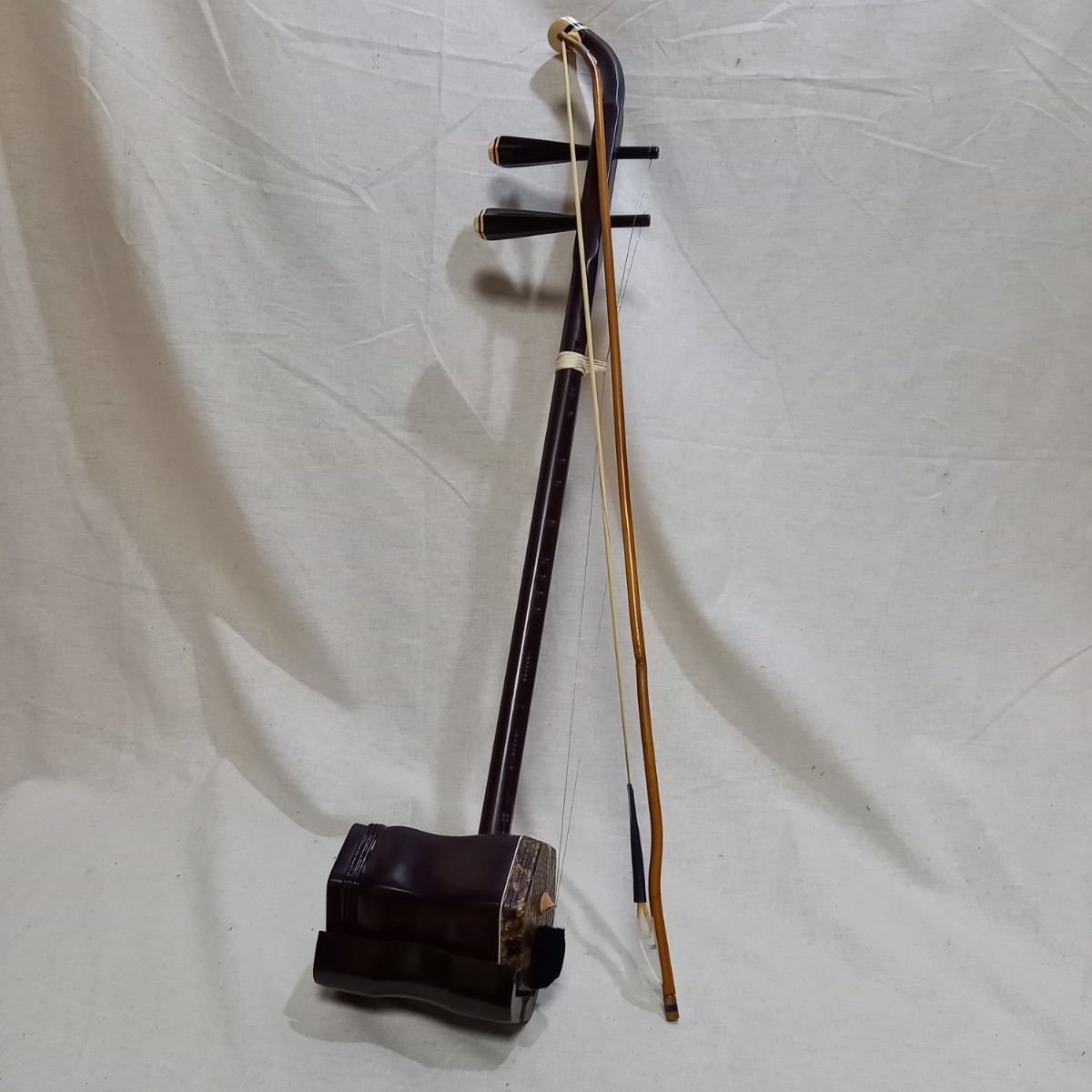 上海式敦煌牌 二胡 中国楽器 弦楽器 民族楽器 胡弓 ハードケース付属の画像1