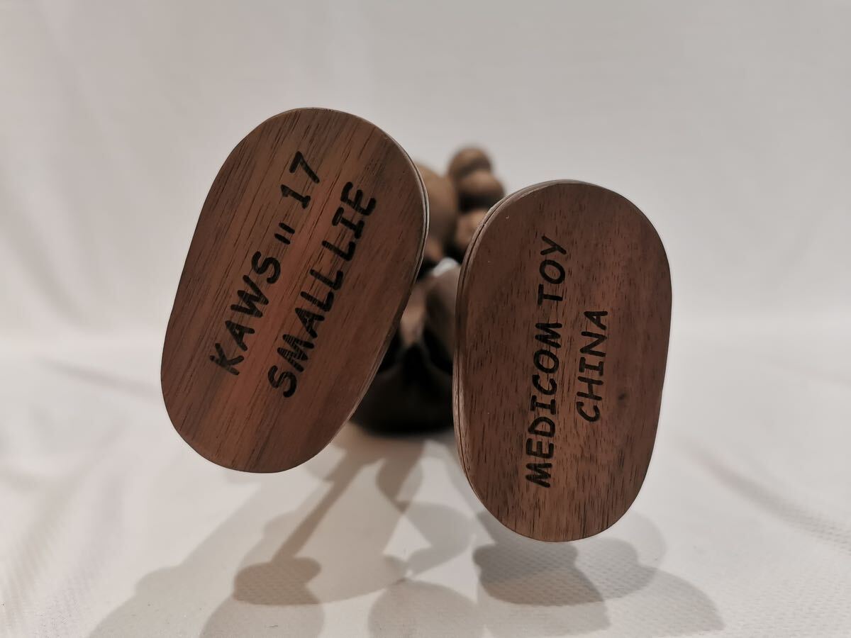 KAWS SMALL LIE WOOD 400%_画像8