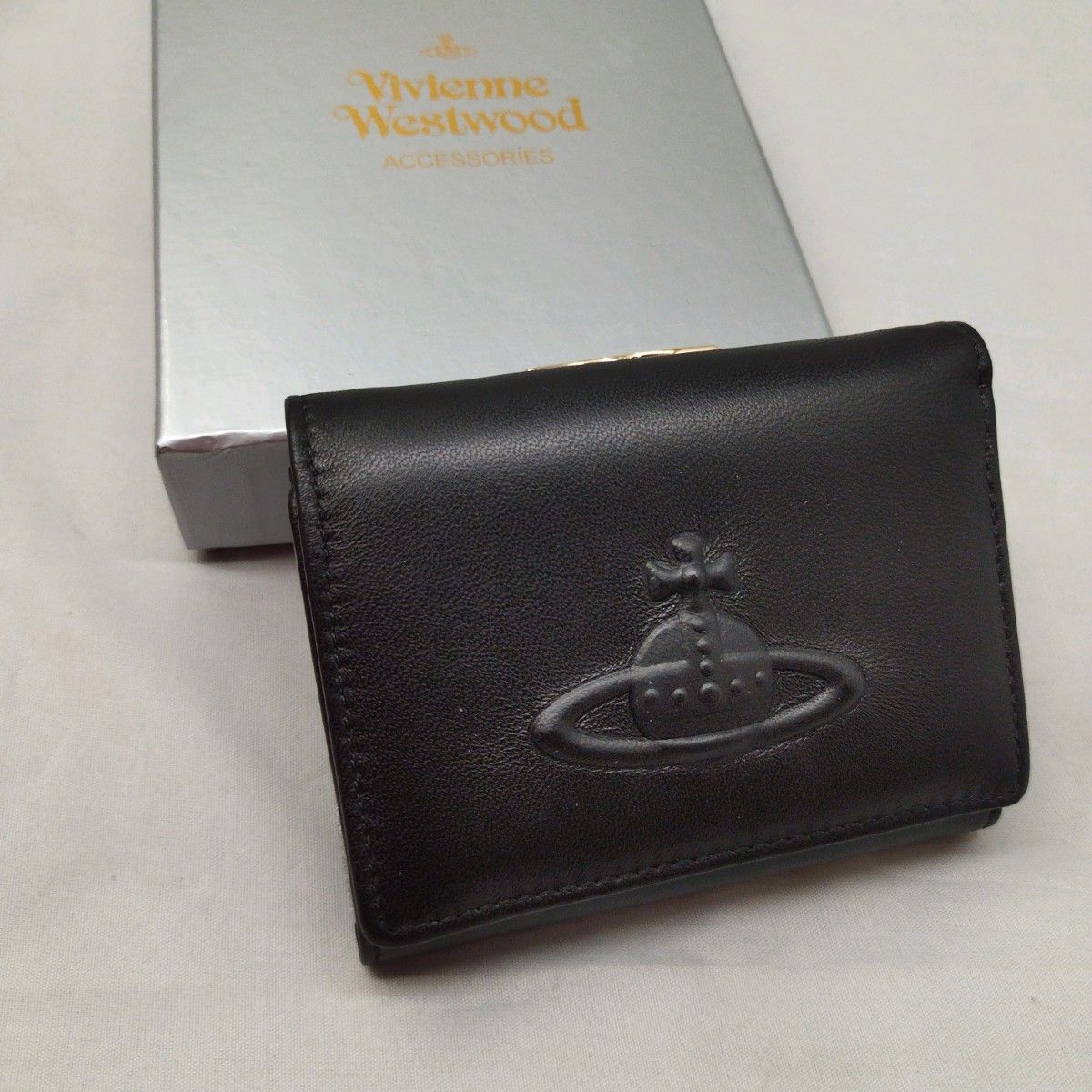 Vivienne Westwood　ヴィヴィアンウエストウッド　財布　折財布　 レザー　 ブラック 黒